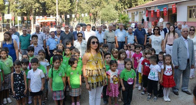 50 yıl sonra birinci sınıf sıralarına oturdular