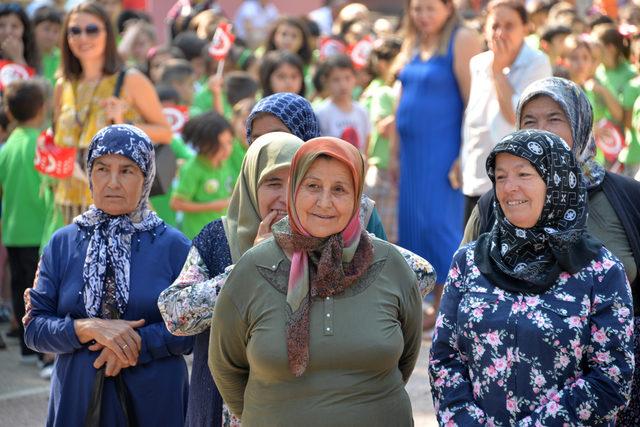 50 yıl sonra birinci sınıf sıralarına oturdular