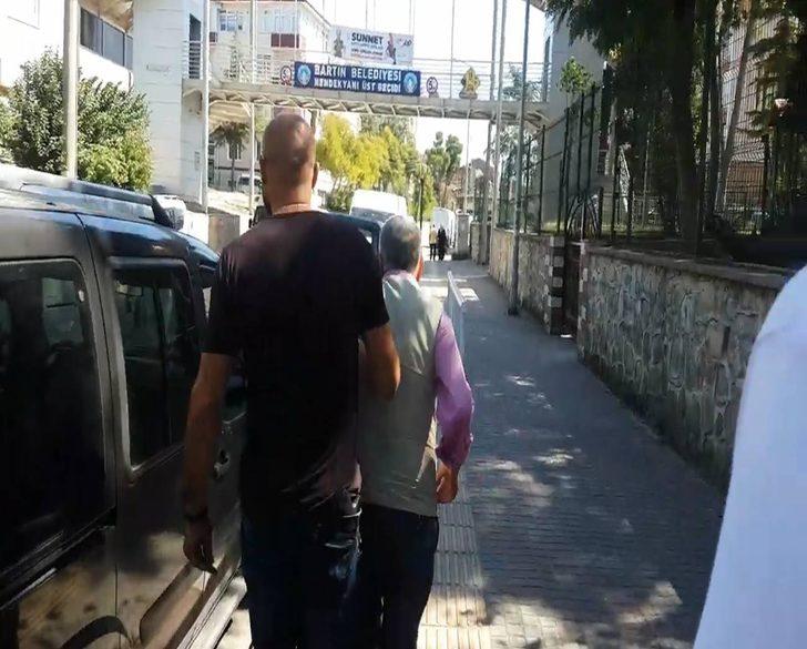 İlkokulun önünde iğrenç olay! Duraktaki erkek çocukları taciz etti G3