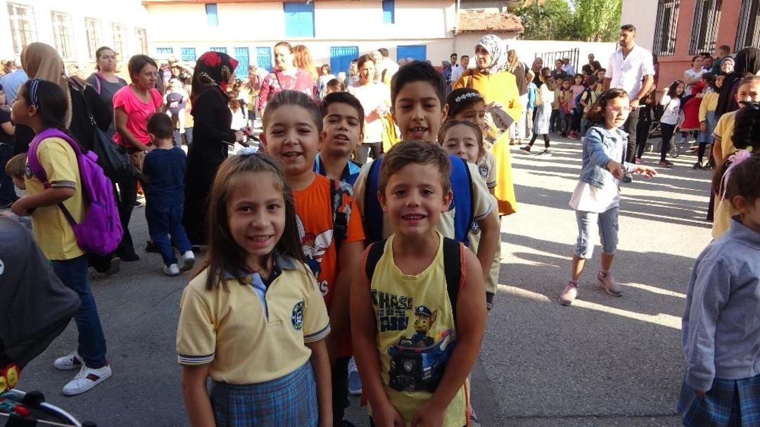 Uşak&rsquo;ta yeni eğitim &ouml;ğretim yılı başladı