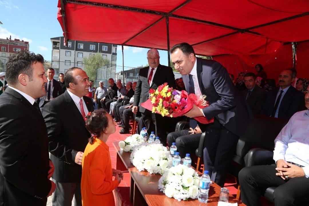 &Ouml;ğrenciler i&ccedil;in ders zili &ccedil;aldı