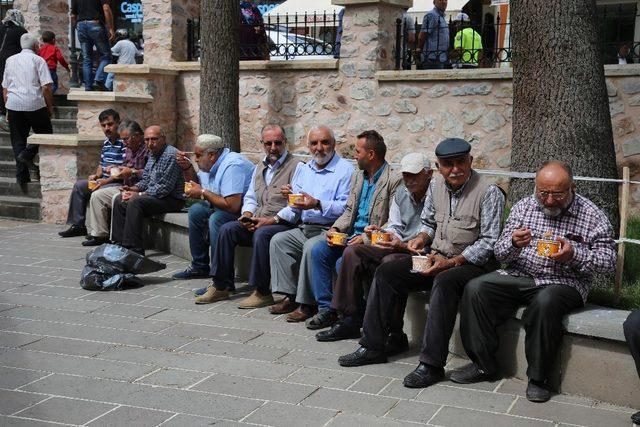 Tokat’ta 3 bin kişiye aşure ikramı