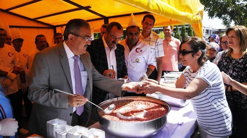 Sel&ccedil;uk&rsquo;ta &ldquo;Geleneksel Aşure İkramı&rdquo; yapıldı