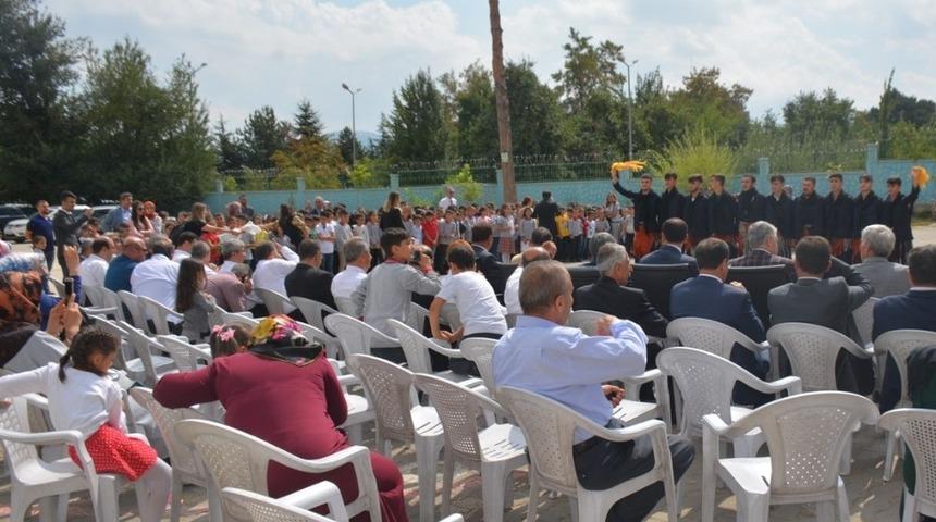 Tatvan&rsquo;da 1503 &ouml;ğretmen ile 22 bin 897 &ouml;ğrenci ders başı yaptı