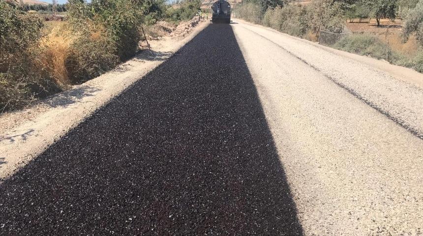 Asfaltlama &ccedil;alışmaları s&uuml;r&uuml;yor