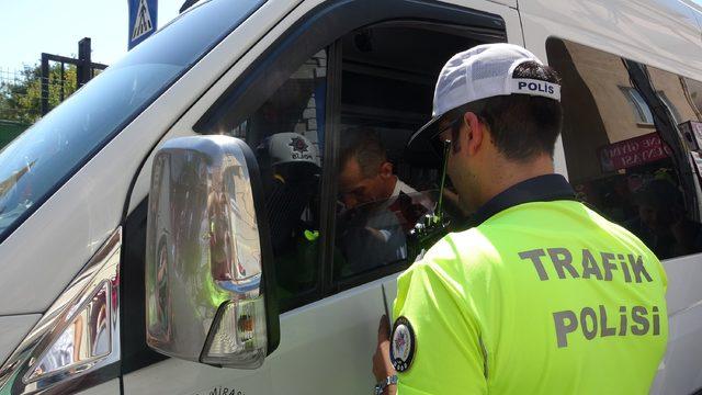 Polis ekiplerinden okul önlerinde denetim