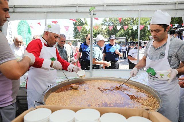 Şehitkamil’de aşure ikramı