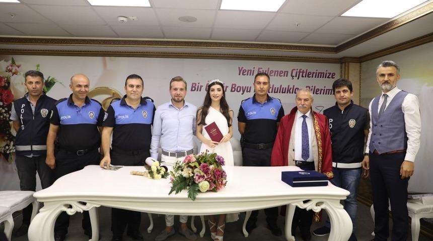 Mutluluğa Kurşun Sıkma, Geleceğini Karartma