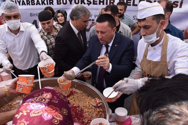 Başkan Beyoğlu aşure ikramına katıldı
