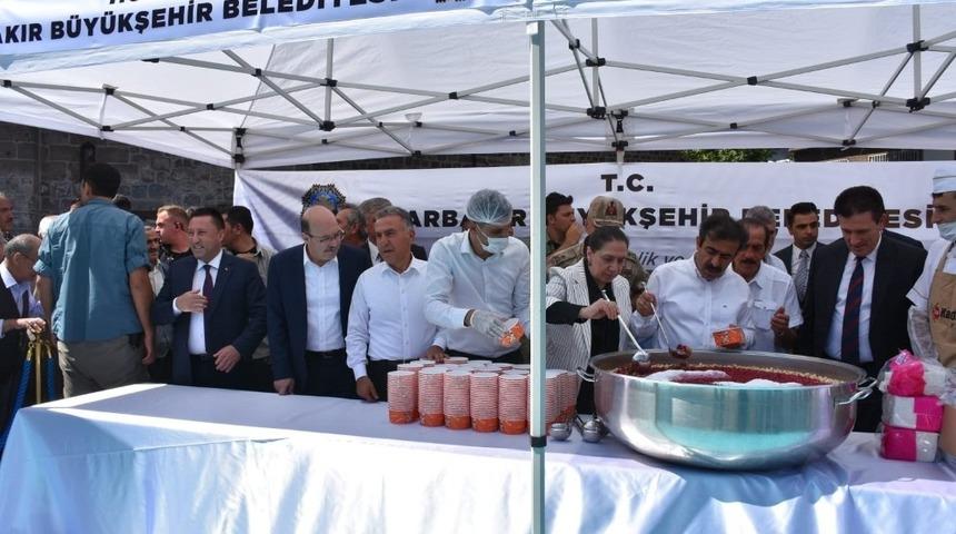 Başkan Beyoğlu aşure ikramına katıldı