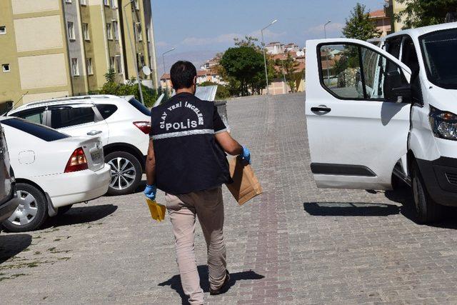 Malatya’da 1 kişi otomobil yanında ölü bulundu