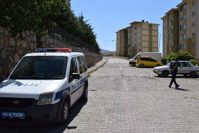 Malatya’da 1 kişi otomobil yanında ölü bulundu