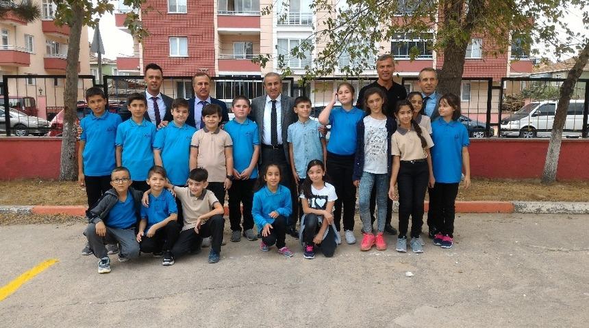 Kaymakam Kaya ve M&uuml;d&uuml;r &Ccedil;etin &ouml;ğrencileri yalnız bırakmadı