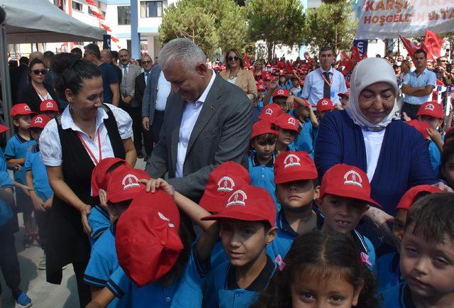 Binali Yıldırım, İzmir'de ilkokulun açılışını yaptı