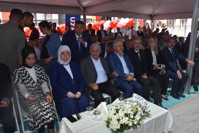 Binali Yıldırım, İzmir'de ilkokulun açılışını yaptı