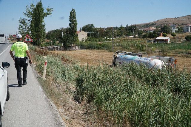 20 ton LPG ile takla atan tanker boşaltılacak