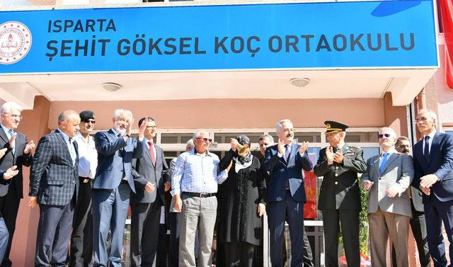 Isparta'da ilk ders zilini şehit annesi çaldı