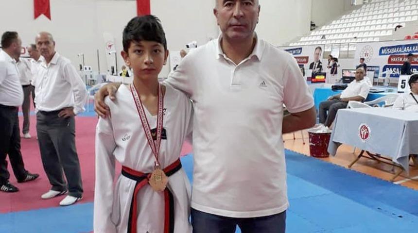 Barış Yalman, T&uuml;rkiye &uuml;&ccedil;&uuml;nc&uuml;s&uuml; oldu