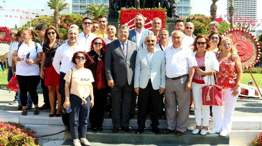 &Ccedil;iğli&rsquo;de İzmir&rsquo;in kurtuluşunun 97. yılında 97 bin rozet