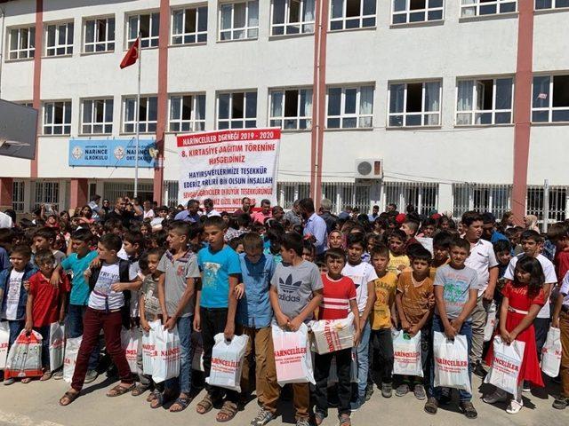 Köy okulu öğrencilerine kırtasiye yardımı yapıldı