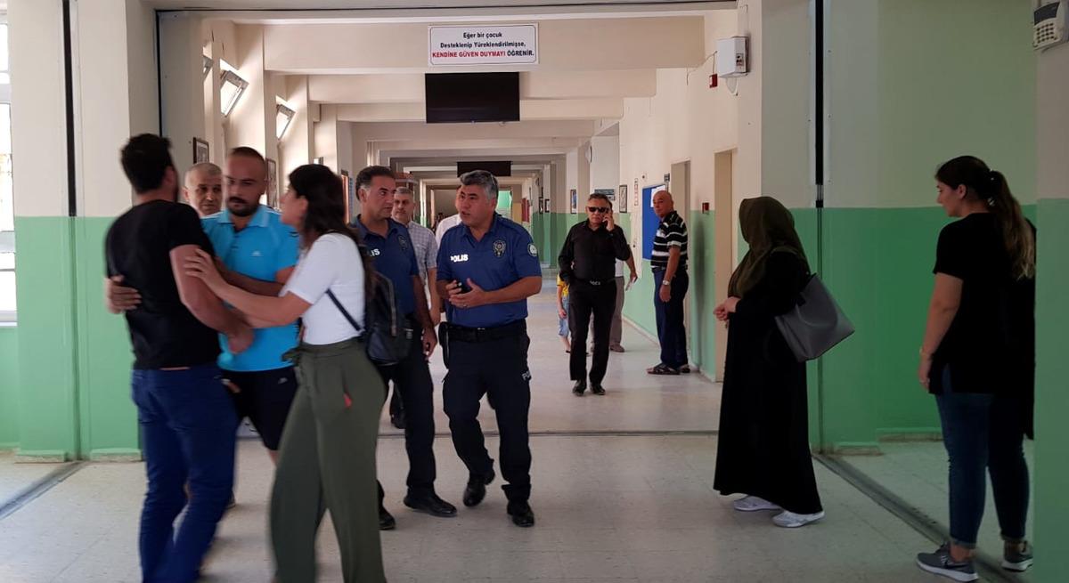 Derse alkoll&uuml; geldiği iddia edilen &ouml;ğretmen a&ccedil;ığa alındı