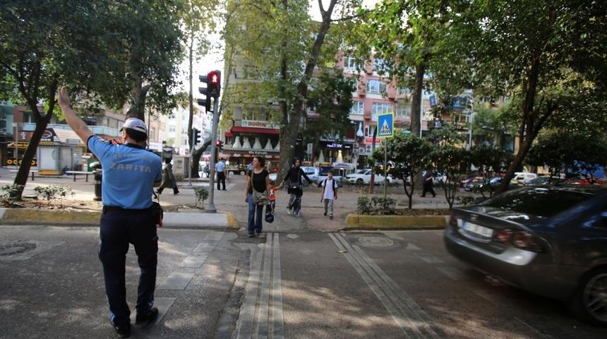 Kocaeli zabıtasından okul &ouml;nlerine g&uuml;venlik &ouml;nlemi