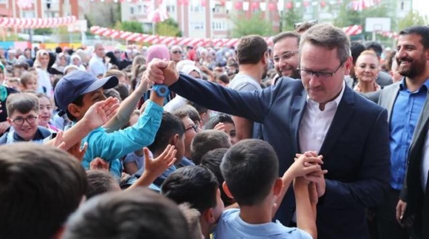 Başakşehir&rsquo;de ilk ders zili &ccedil;aldı