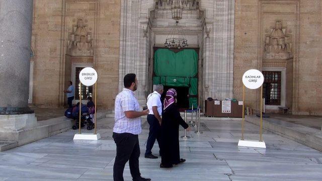 Selimiye Camisi’nde kadın-erkek girişleri ayrıldı