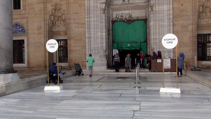 Selimiye Camisi’nde kadın-erkek girişleri ayrıldı G4