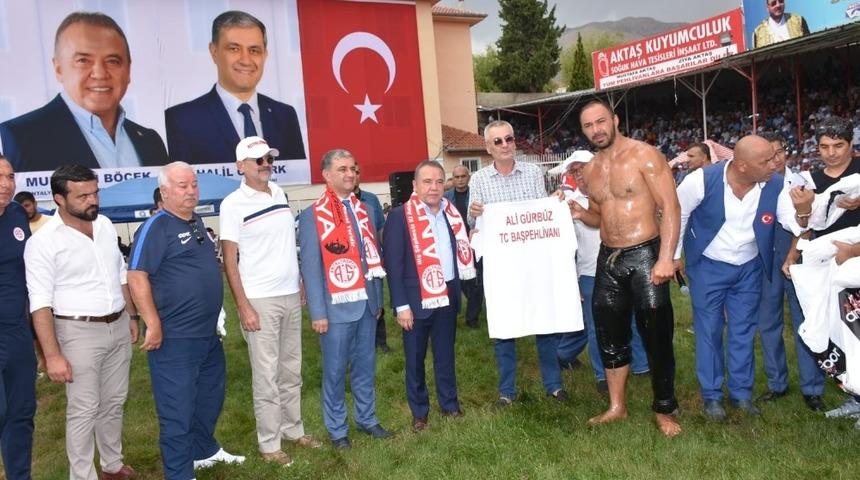 Antalyaspor&rsquo;dan er meydanında forma jesti