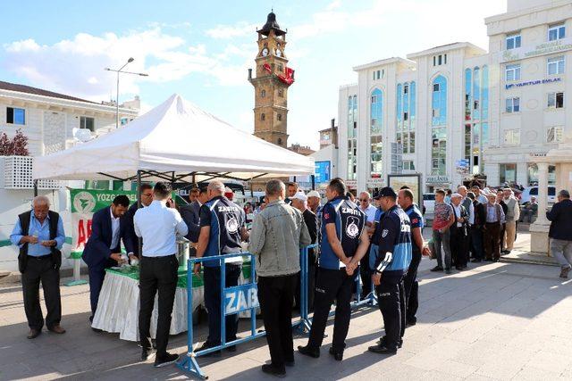 Yozgat Belediyesi’nden bin 500 kişilik aşure ikramı