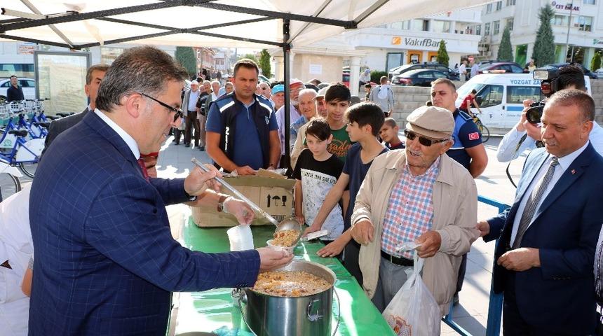 Yozgat Belediyesi&rsquo;nden bin 500 kişilik aşure ikramı