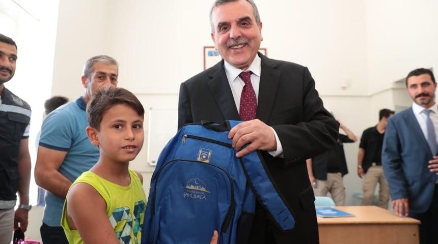 Beyazg&uuml;l &ouml;ğrencilerin sevincine ortak oldu