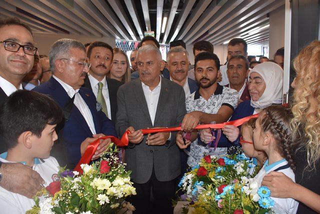 Binali Yıldırım, İzmir'de ilkokulun açılışını yaptı (2)