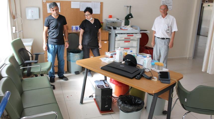 Erkek kardeşlerden hemşireye, poliklinikte yumruklu saldırı