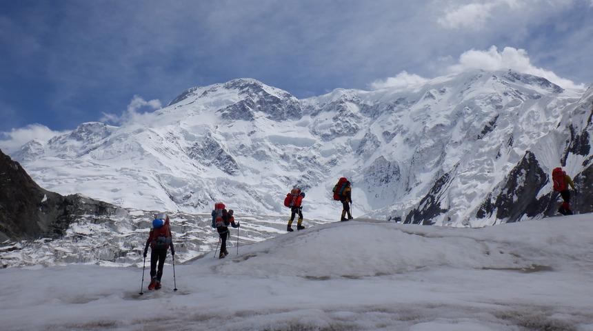 25 Yıl sonra &ouml;l&uuml;m dağı 'Pobeda'ya &ccedil;ıkarak 'Kar leoparı' &uuml;nvanı aldı