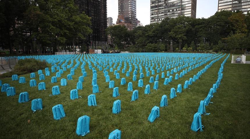 Okul &ccedil;antaları mezar oldu