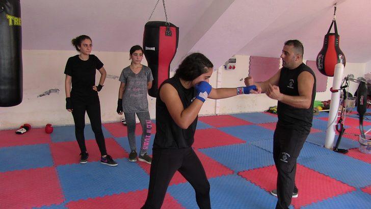 Kadınlar kendilerini korusun diye ücretsiz boks eğitimi veriyor G1