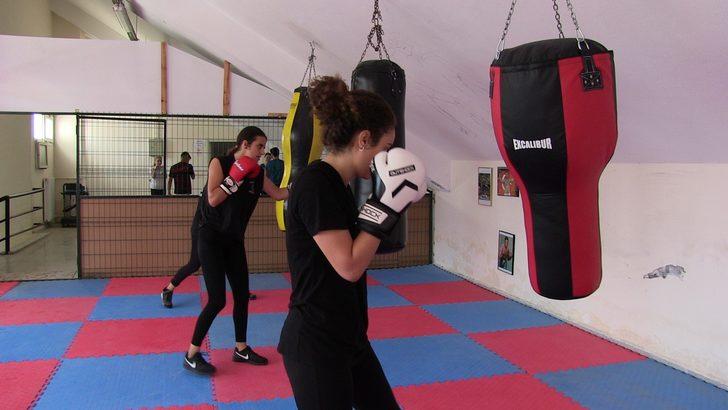 Kadınlar kendilerini korusun diye ücretsiz boks eğitimi veriyor G4