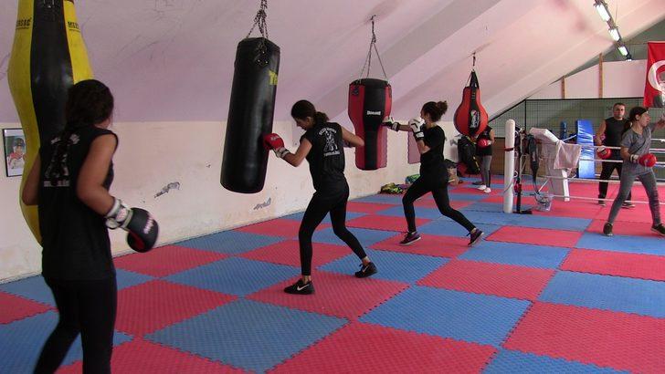 Kadınlar kendilerini korusun diye ücretsiz boks eğitimi veriyor G5