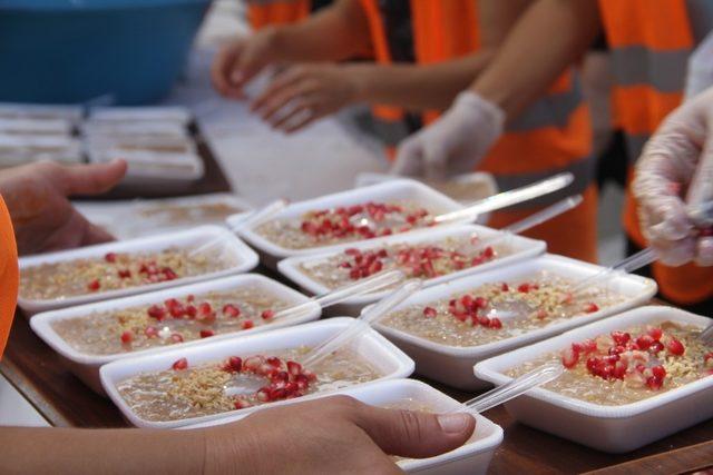 Kuyucak Belediyesi’nden Aşure hayrı