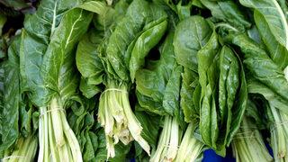 Herkes ıspanakla karıştırıyor! Taze tüketilince vücudu yeniliyor