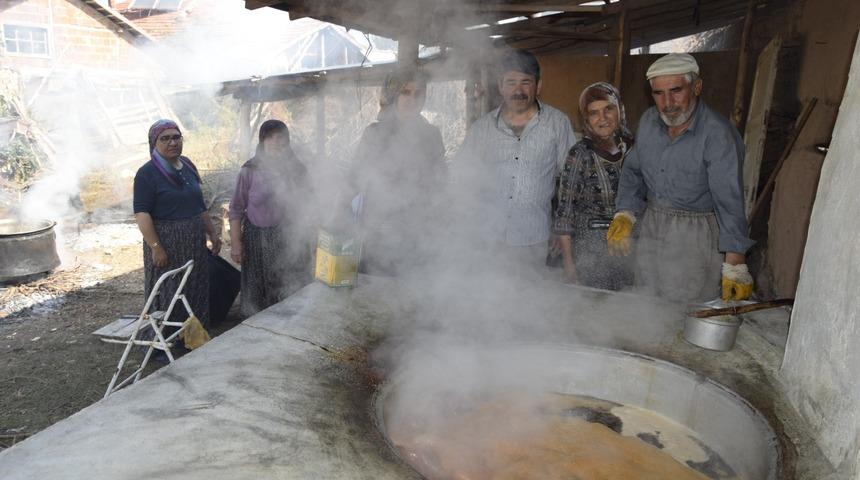 Köye özel toprakla mayalanan pekmez 200 yıldır gelir kaynağı
