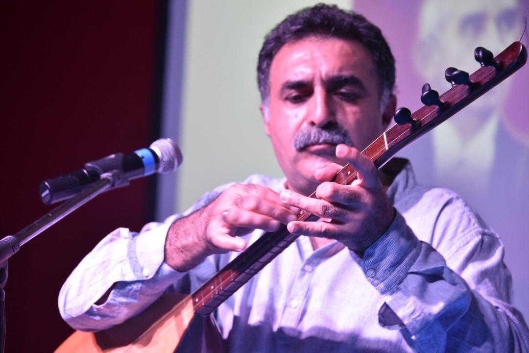 Erdal Erzincan&rsquo;dan 20 yıl sonra G&uuml;m&uuml;şhane&rsquo;de muhteşem konser