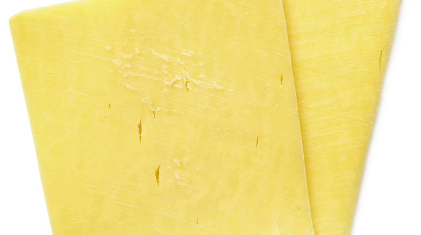 Kaşar peyniri ve tost peyniri arasındaki fark nedir?