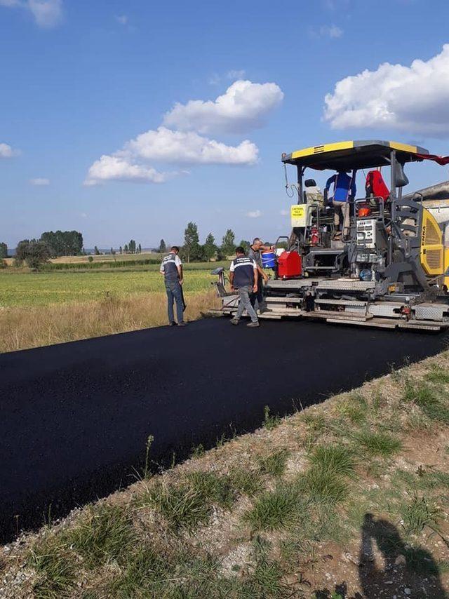 Çavdarhisar’da köy ve arazi yolu yapım çalışmaları