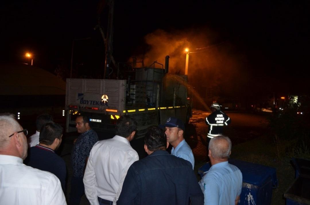 Nazilli&rsquo;de boya y&uuml;kl&uuml; kamyonda patlama meydana geldi, 5 kişi yaralandı