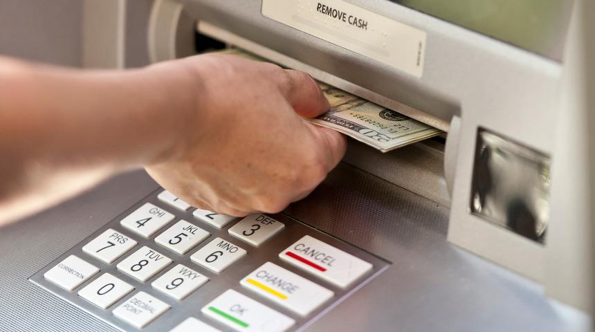 ABD'de yanlışlıkla yatırılan parayı harcayan çifte gözaltı