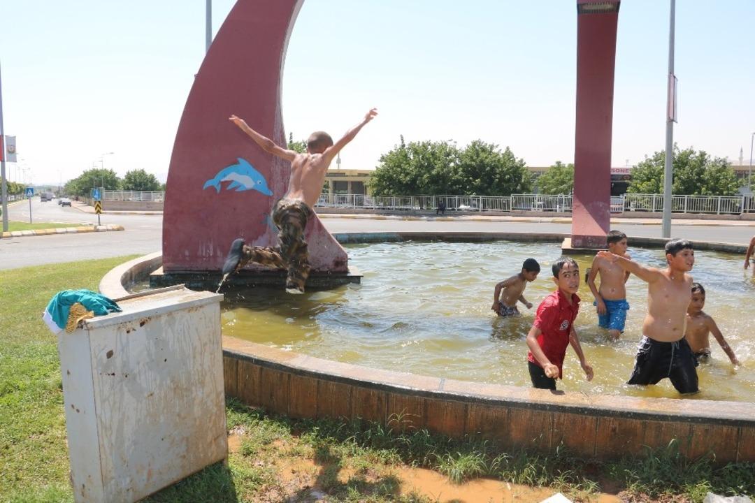 Şanlıurfalı &ccedil;ocukların tehlikeli serinliği