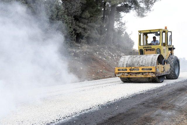 Tarsus’ta 2 yıldır asfaltlanması beklenen yolda çalışmalar başladı